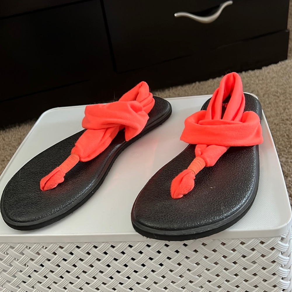 Womens sanok sandals